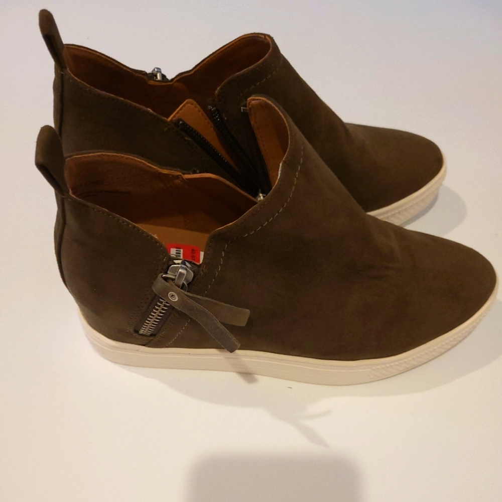 Womens Olive Green bootie show